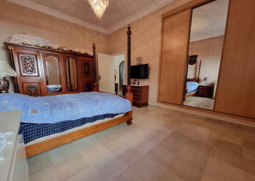 A Vendre Villa S+5 HS La Soukra