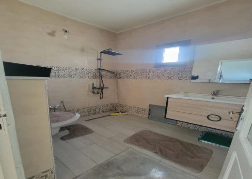 villa À Vendre à BIZERTE - 🏠 À Vendre – Magnifique Villa S+4 Duplex R+1 - Immobiliere.tn - Photo 9