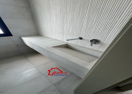 Une villa avec piscine