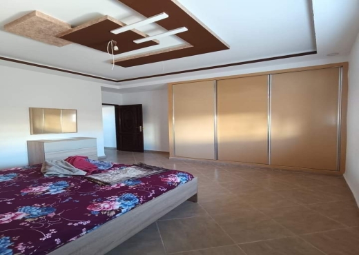 للبيع منزل حديث البناء مطل عل البحر و الجبل و قريب من كل المرافق في الهوارية