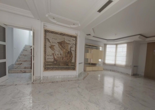 ENNASR 2 :  VILLA DE PRESTIGE AVEC PISCINE À LOUER