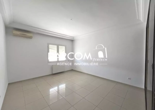 à louer s+3 de 190 m² aux Jardins
