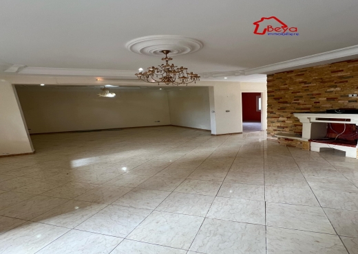 VILLA AVEC 5 APPARTEMENTS