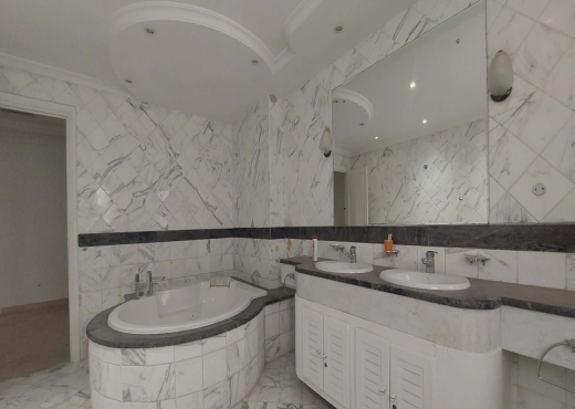 ENNASR 2 :  VILLA DE PRESTIGE AVEC PISCINE À LOUER