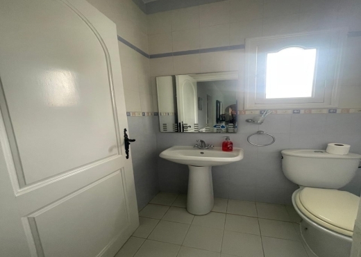 A vendre à Hammamet une villa S+4 de 300m²/440m² d