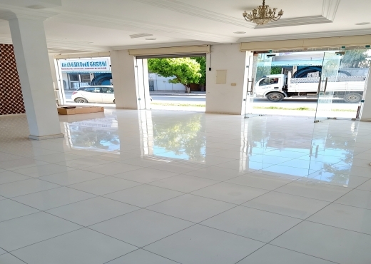 🏢 Local commercial 2 étages à louer – Ras Jebel