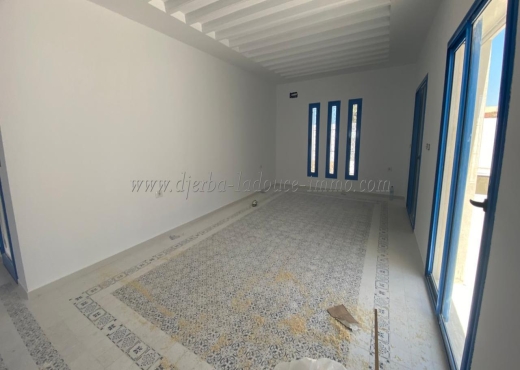 A VENDRE Villa S+4  Piscine Ghizen