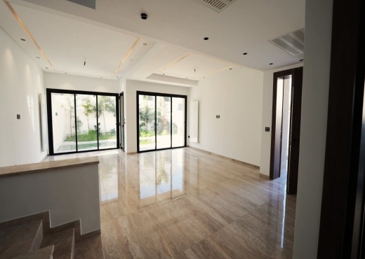 Villa S+3 avec Piscine Chotrana