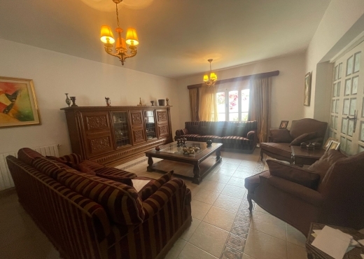 A vendre à Hammamet une villa S+4 de 300m²/440m² d