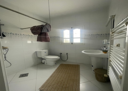 A vendre à Hammamet une villa S+4 de 300m²/440m² d