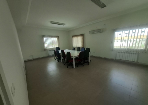 Bureau meublé 5 pièces 200 m² au 1