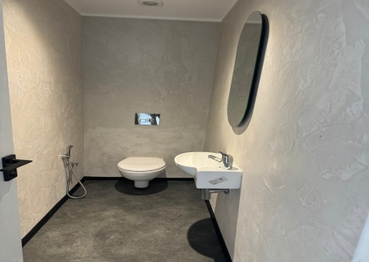 Joli bureau retapé à neuf au lac 1