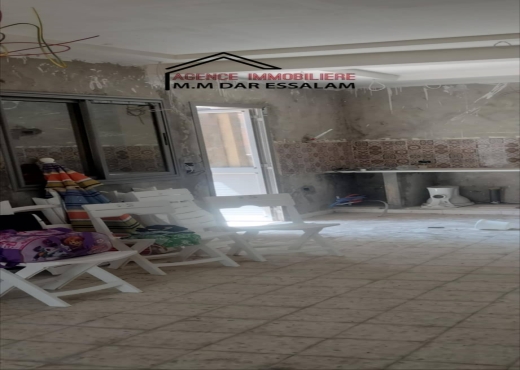 maison avec un studio inachevé