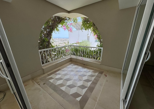 MENZAH 9 C :  UNE VILLA S+3 À LOUE