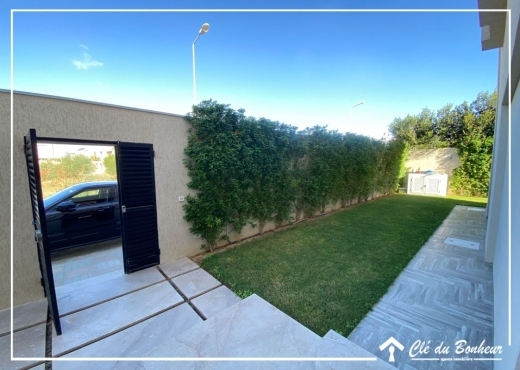 une bellle villa avec piscine à chotrana 3