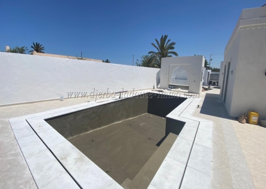 A VENDRE Villa S+4  Piscine Ghizen