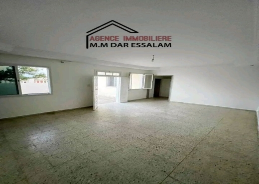 maison sur la route principal