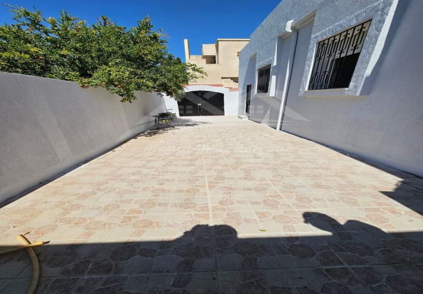 vente  Petite villa  Située à  bhira