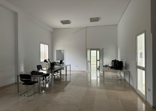 Bureau au rdc au lac 3 kram tunis