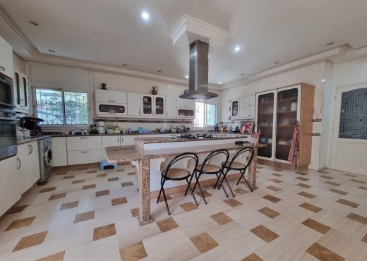 A Vendre Villa S+5 HS La Soukra