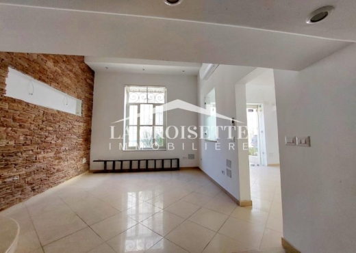 Local commercial en double hauteur