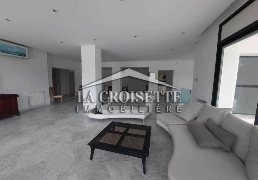 Villa S+5 Avec Piscine à Gammarth ZVL0204