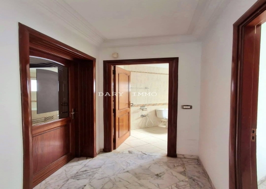A Vendre Appart S+4 à Ennasr
