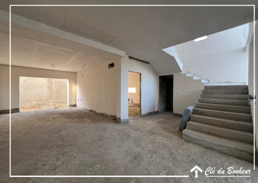 des villas inachevée à rue du parc - la soukra