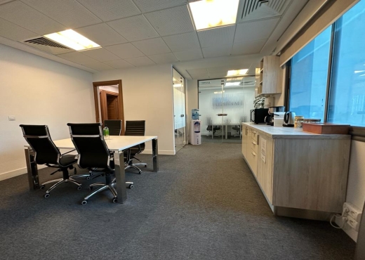 Basculez vers un espace de bureau ouvert prêt à l'emploi pour 10 personnes à TUNIS, Urbain Nord