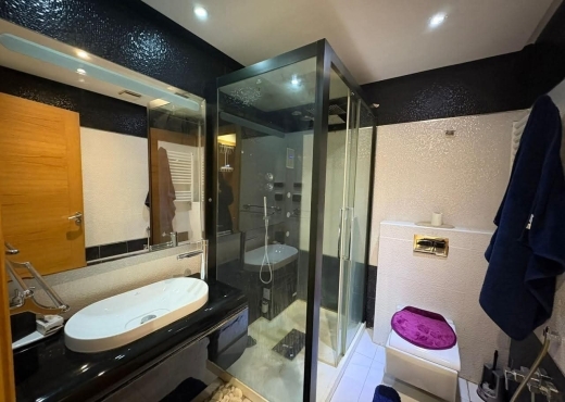 📍LES BERGES DU LAC 2 : APPARTEMENT S+4 DE TRES HA