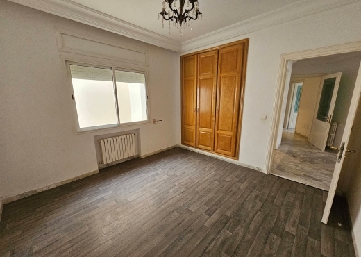 CITE ENNASER 2 : APPARTEMENT S+4 A LOUER