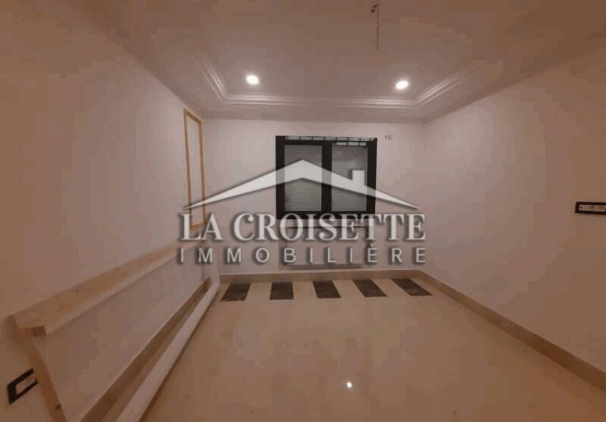 Appartement S+4 avec jardin et piscine à La Soukra MAL2145