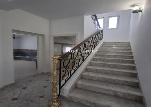 A Vendre Villa S+6 à El Menzah