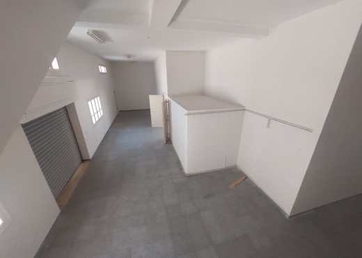 AL un local industrielle 450m2 ZI
