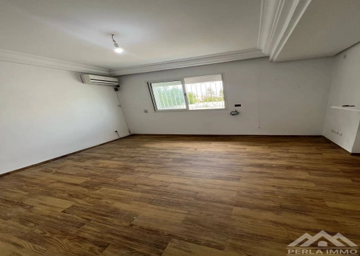 Villa S+4 avec piscine Soukra