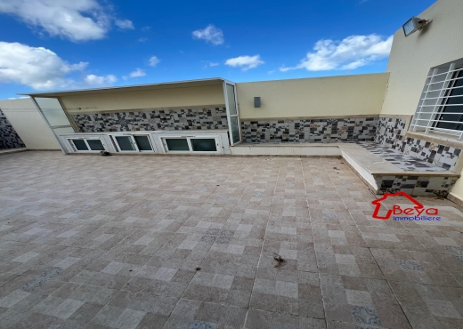 Une villa avec piscine