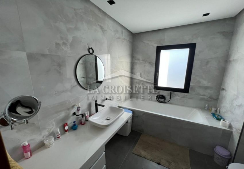 Villa S+4 avec piscine à Gammarth MVV0290