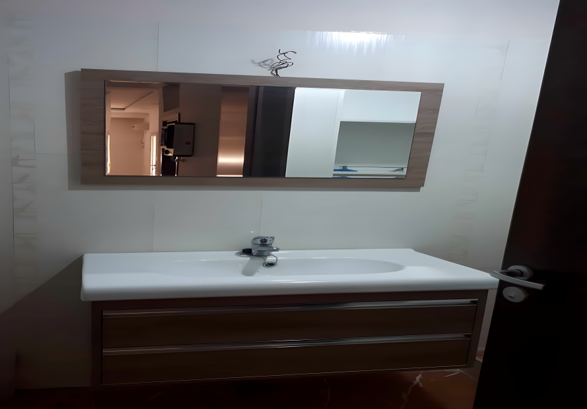 Appartement (S+2) au premier étage d’un immeuble (R+3)