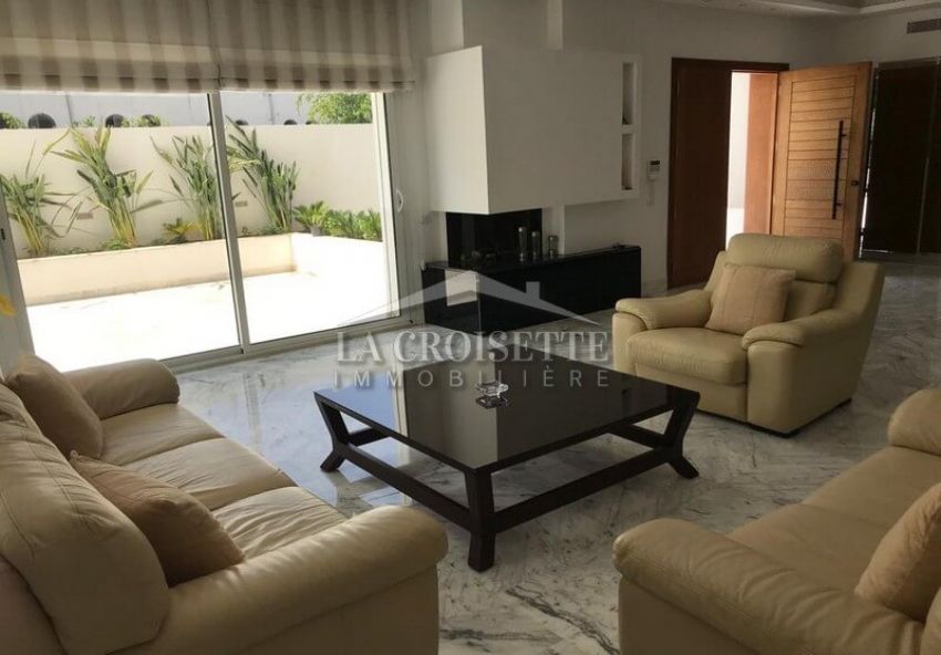 Villa S+6 Avec Piscine à La Marsa MVL1184