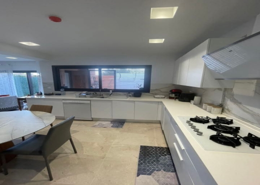A louer  Superbe Triplex à Soukra