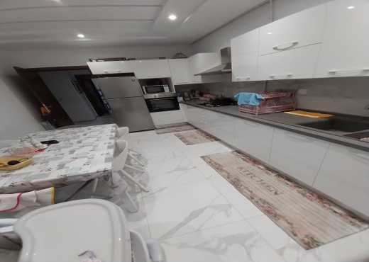 A Vendre appart  S+3 HS La Soukra