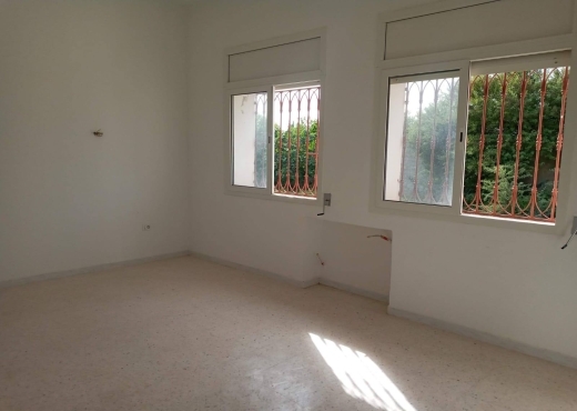 للبيع منزل كبير 3000 م.م في  سيدي ثابت