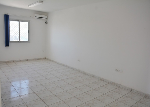 Dépôt + Bureaux à la ZI de Radès