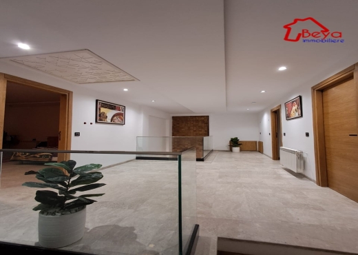 Une villa avec piscine