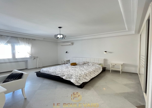Villa S+4 Avec Piscine à benikhiar