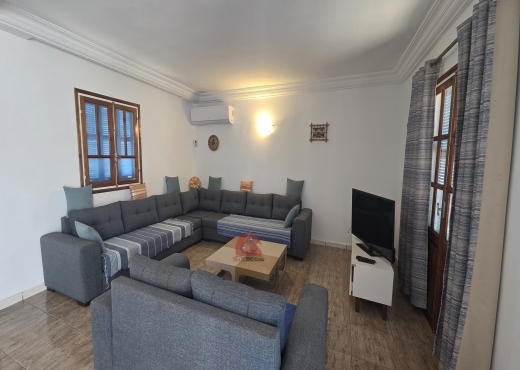 PETITE VILLA AVEC PISCINE À MIDOUN