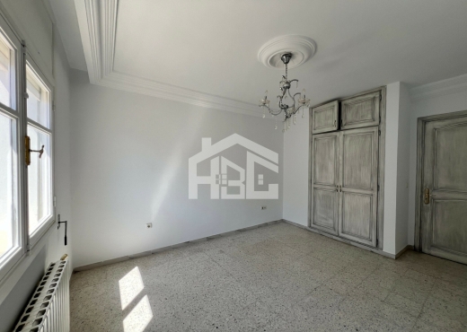 A vendre S+3 de 157 m² à Ennasr 1
