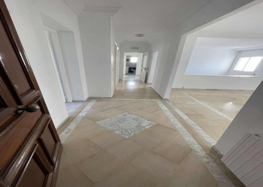 📍 ENNASR 1 – APPARTEMENT S+4 TRANSFORMÉ EN S+3 À