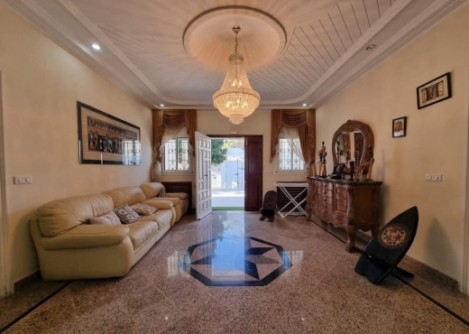 A Vendre Villa S+5 HS La Soukra