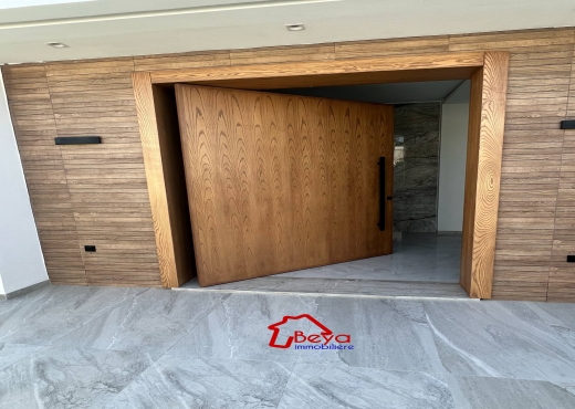 Une villa avec piscine